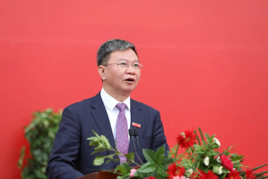 蘭州大學校長嚴純華寄語2020屆本科畢業(yè)生：做敢擔當、能擔當、有擔當?shù)娜?>
        </a><em>蘭州大學校長嚴純華寄語2020屆本科畢業(yè)生：做敢擔當、能擔當、有擔當?shù)娜?/em></li>
    <li><a  target=