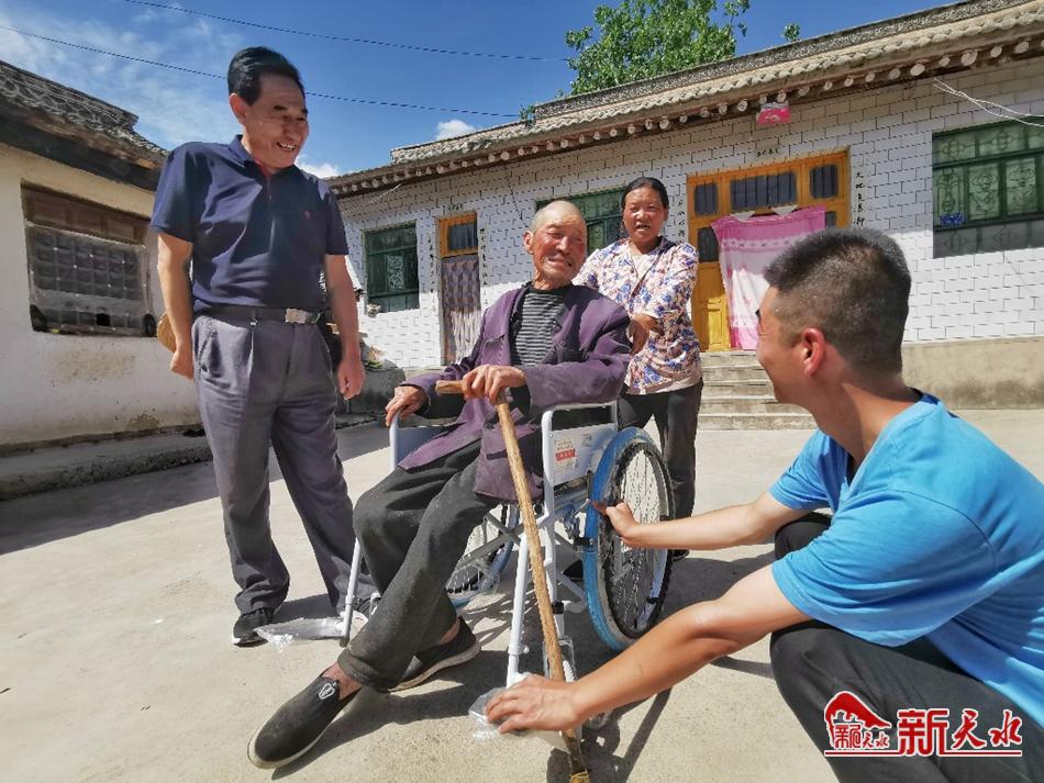 清水旺興村貧困殘疾人領到了新輪椅