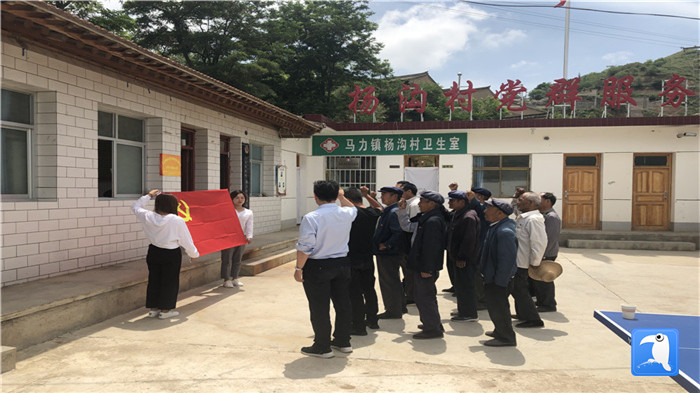 6月29日，天水市武山縣紀委監(jiān)委組織黨員干部在馬力鎮(zhèn)楊溝村重溫入黨誓詞。_副本.jpg