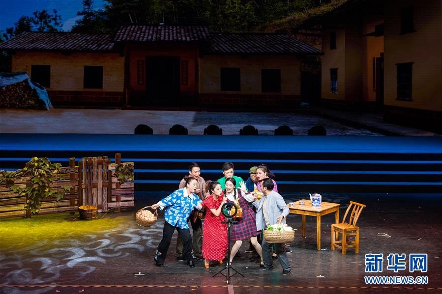 （文化）（1）2020年湖南省“歡樂瀟湘”精準扶貧優秀文藝作品展演在長沙舉行