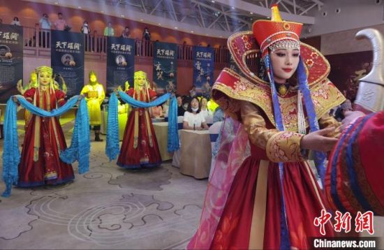 圖為中國首部邊塞史詩劇《天下雄關》首演發布會現場。 崔琳 攝 圖為中國首部邊塞史詩劇《天下雄關》首演發布會現場。 崔琳 攝