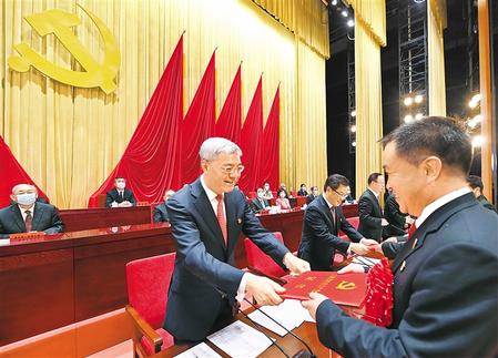 尹弘在甘肅省“兩優(yōu)一先”表彰大會上強調(diào) 牢記初心使命 傳承優(yōu)良傳統(tǒng) 發(fā)揮先鋒作用 奮力譜寫甘肅全面建設社會主義現(xiàn)代化嶄新篇章