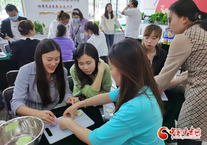 解鎖新技能！蘭州七里河區秋天的第一份手工月餅來了