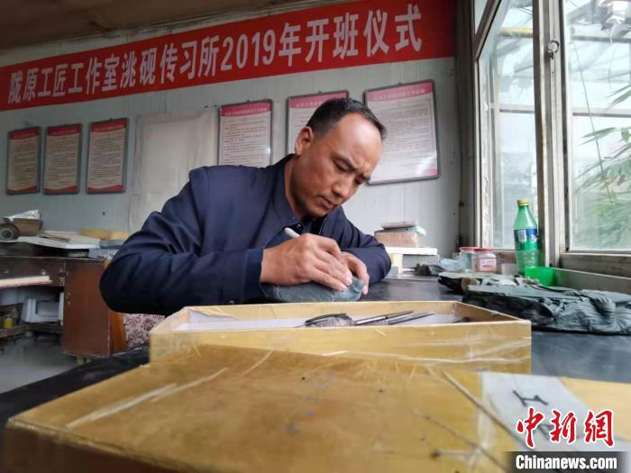 甘肅卓尼洮硯融合文化提升內涵:不只一硯一銘,還要一盒一拓