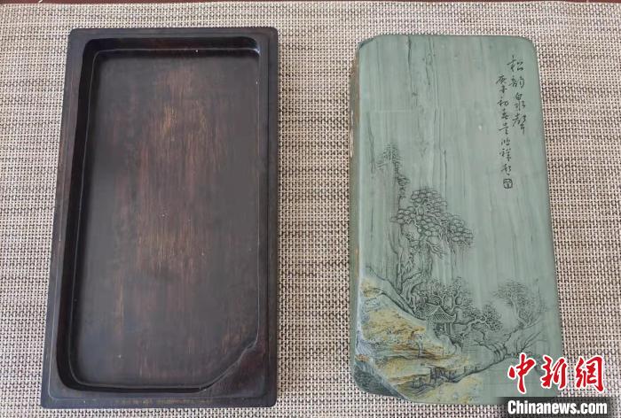 圖為盧保勝為提升洮硯文化內涵,制作“一硯一銘、一盒一拓”成品展示。 張婧 攝 圖為盧保勝為提升洮硯文化內涵,制作“一硯一銘、一盒一拓”成品展示。 張婧 攝