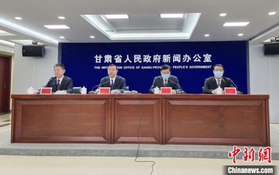 2月18日,《華夏文明傳承創新區建設“十四五”規劃》政策解讀新聞發布會在蘭州市舉行。圖為發布會現場。張煜曼 攝 2月18日,《華夏文明傳承創新區建設“十四五”規劃》政策解讀新聞發布會在蘭州市舉行。圖為發布會現場。張煜曼 攝