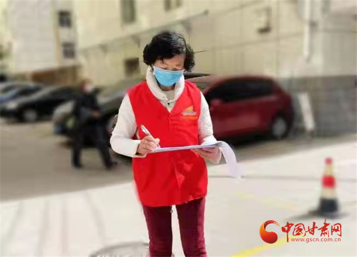 蘭州城關：身著“志愿紅”抗擊疫情 大家都是城市主人翁