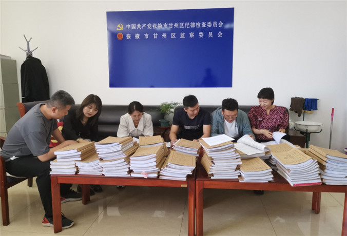 甘州區紀檢監察干部會同財政、審計工作人員開展玉米制種款管理使用清查工作.jpg