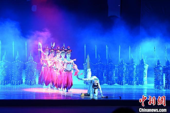 2023年2月18日,蘭州歌舞劇院創排的大型舞劇《大夢敦煌》。 九美旦增 攝 2023年2月18日,蘭州歌舞劇院創排的大型舞劇《大夢敦煌》。 九美旦增 攝