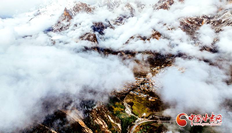 隴拍客丨甘南：扎尕那雪后初霽 云霧繚繞美如畫