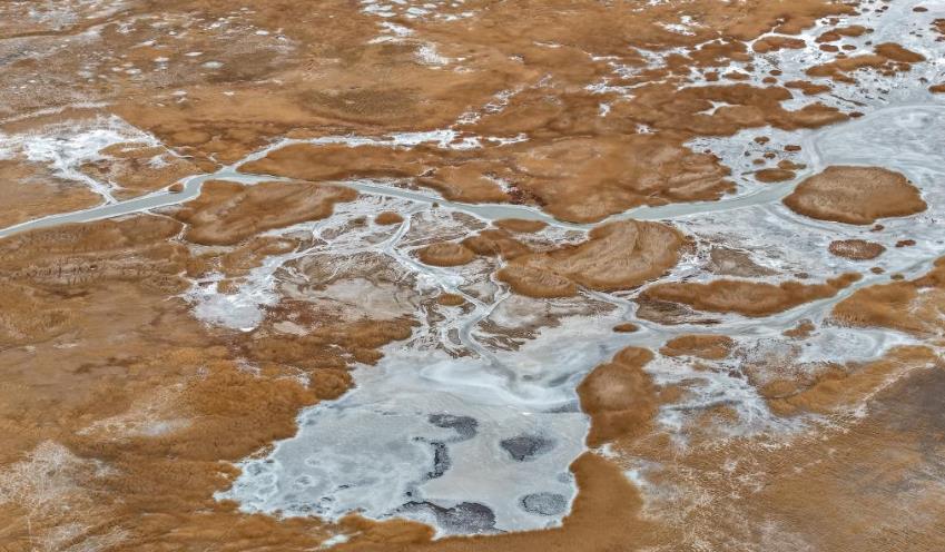 大、小蘇干湖：咸淡相連的高原“姊妹湖”