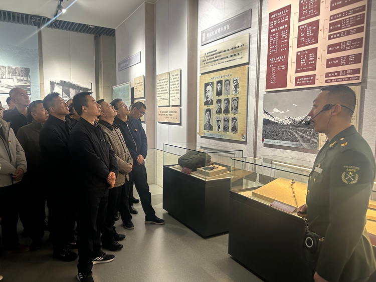 酒鋼全體紀檢監察干部赴中國工農紅軍西路軍紀念館開展紅色尋訪活動.jpg